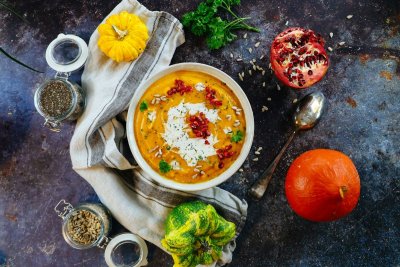 Deze pompoensoep heeft maar drie ingrediënten nodig